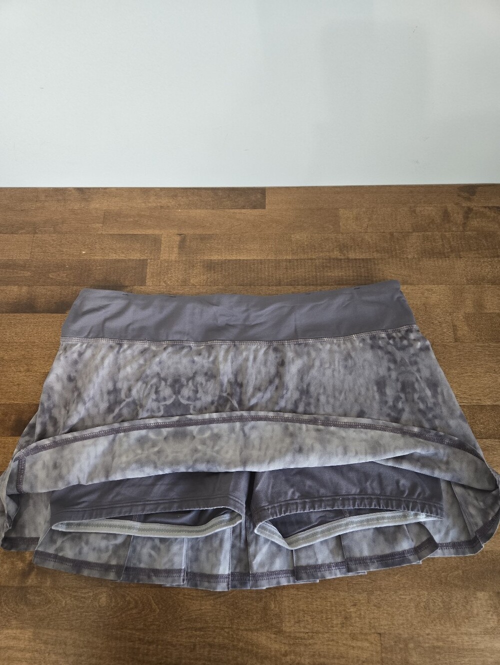 Lululemon Run Speed Skirt Skort gray and white Snowy Owl tie-dye print Size 10 - Picture 3 of 4